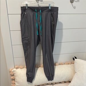 M/P figs woman’s joggers grey